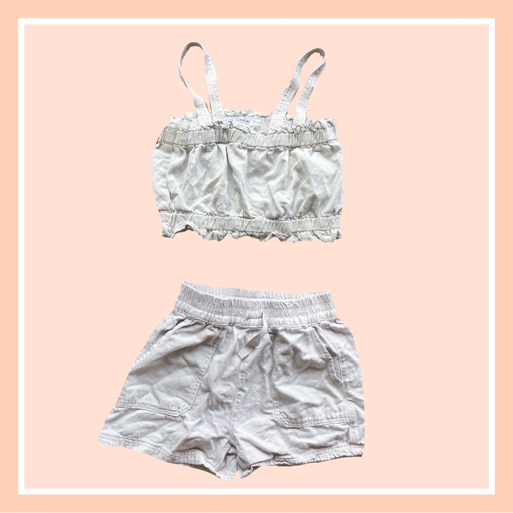 Selling this summer/picnic/beach Zara two piece set.(Able to be sold separate)